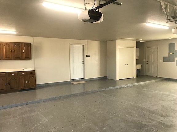3 Car garage 