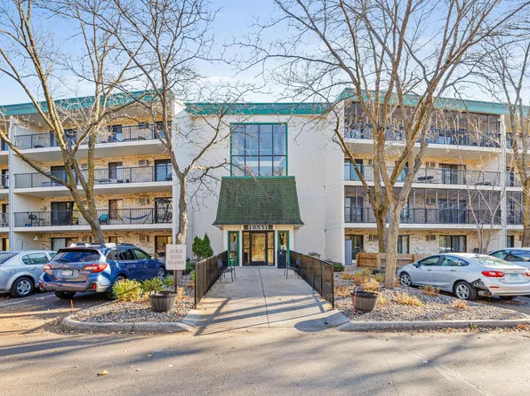 10531 Cedar Lake Rd APT 303, Minnetonka, MN 55305