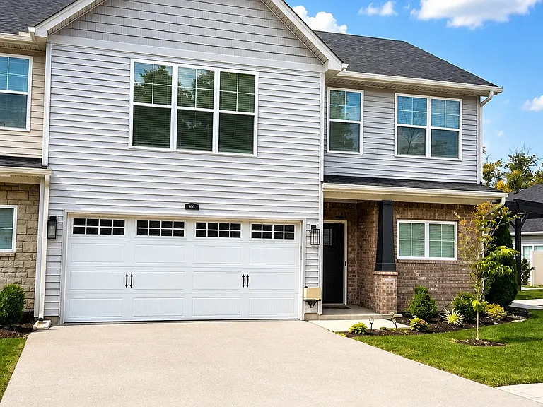 406 Railway Dr — Photo 1