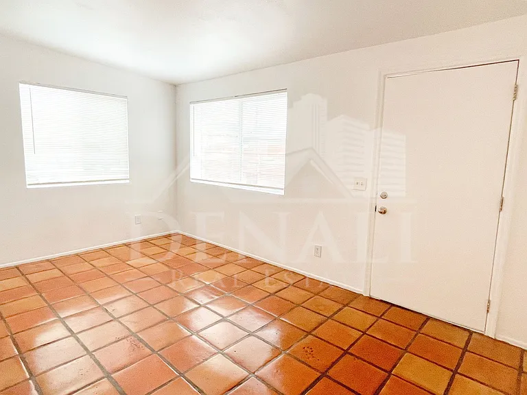 1404 W Fresno St #1 — Photo 3