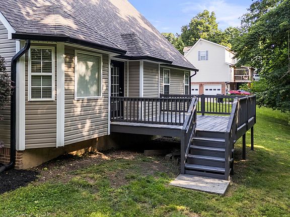5th image of 9108 Broad Leaf Ln