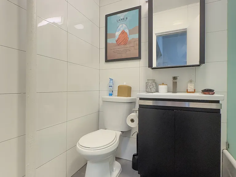 212 W 79th St #3B — Photo 3