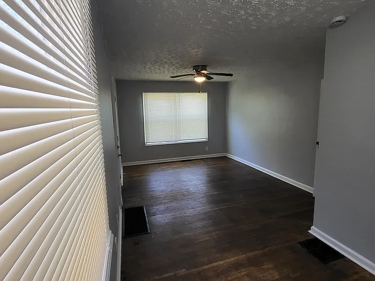 224 N Tacoma Ave #B — Photo 3