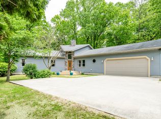 4077 Pinewood Dr, Benton Harbor, MI 49022