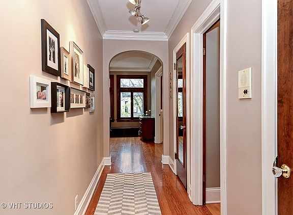 2nd image of 823 W Oakdale Ave #3