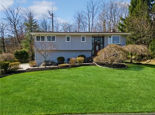 81 Tennyson Dr, Nanuet, NY