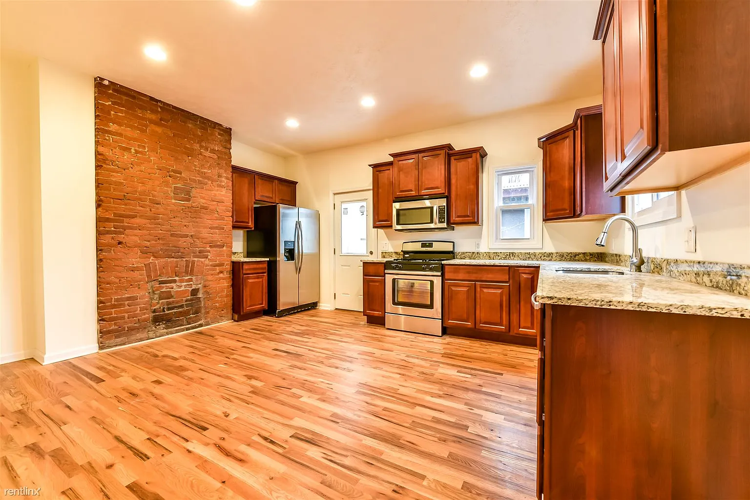 5118 Holmes St photo 1