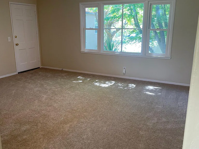 211 E Santa Inez Ave #6 — Photo 6