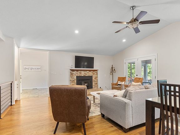 5th image of 108 W River Bend Dr