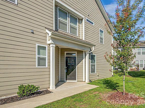 4th image of 33 Cedar Hill Rd