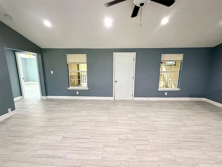 9013 Puritan Way — Photo 10