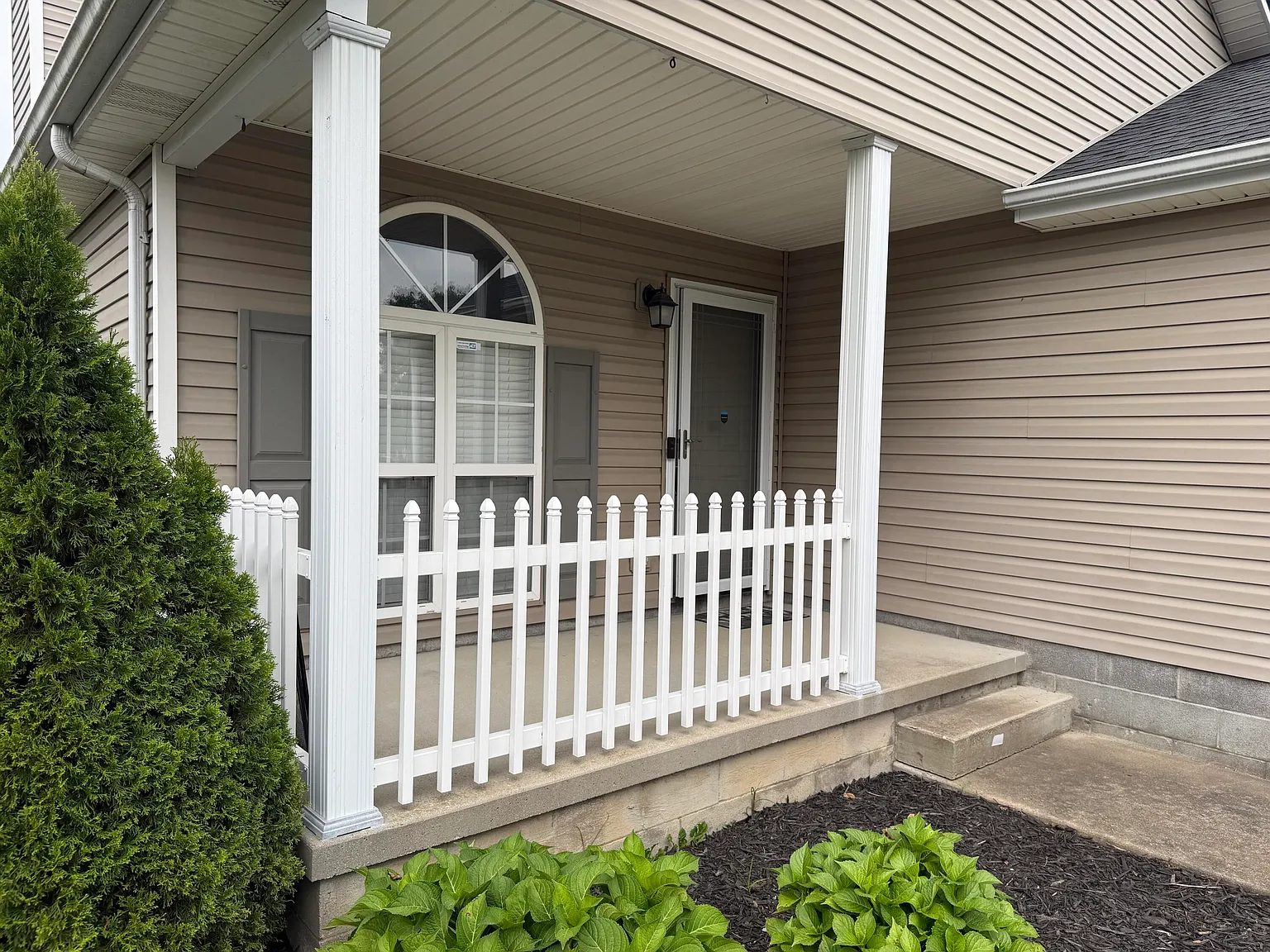 3 bed, 2.0 bath, 1040 sqft, $1,900 — Photo 2