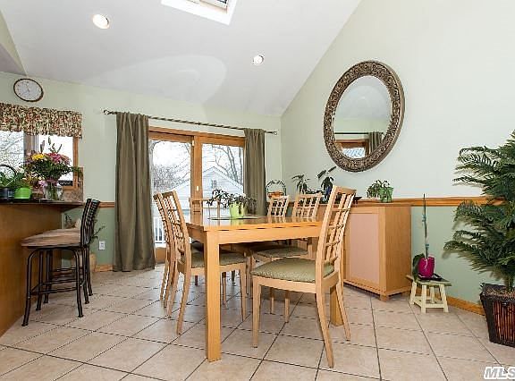 4th image of 57 Secatogue Ave