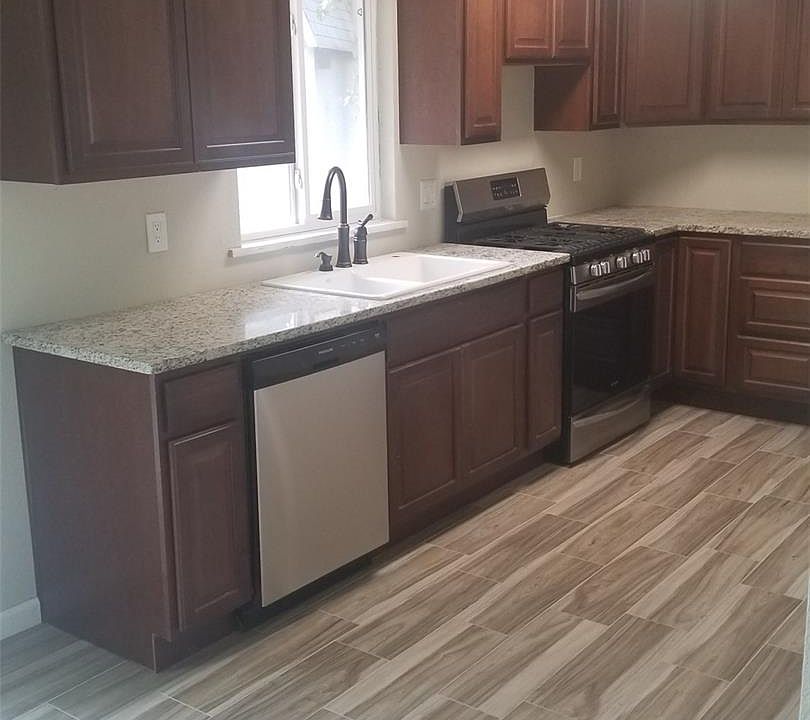 2nd image of 1931 W Toledo Ct