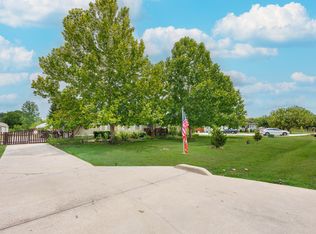 130 Falcon Ridge Dr, Waxahachie, TX 75165