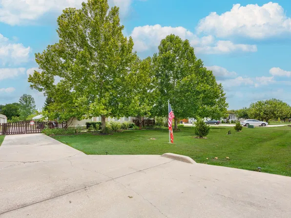 130 Falcon Ridge Dr, Waxahachie, TX 75165