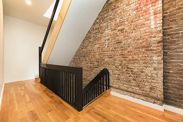 Rented by Bold New York | media 17