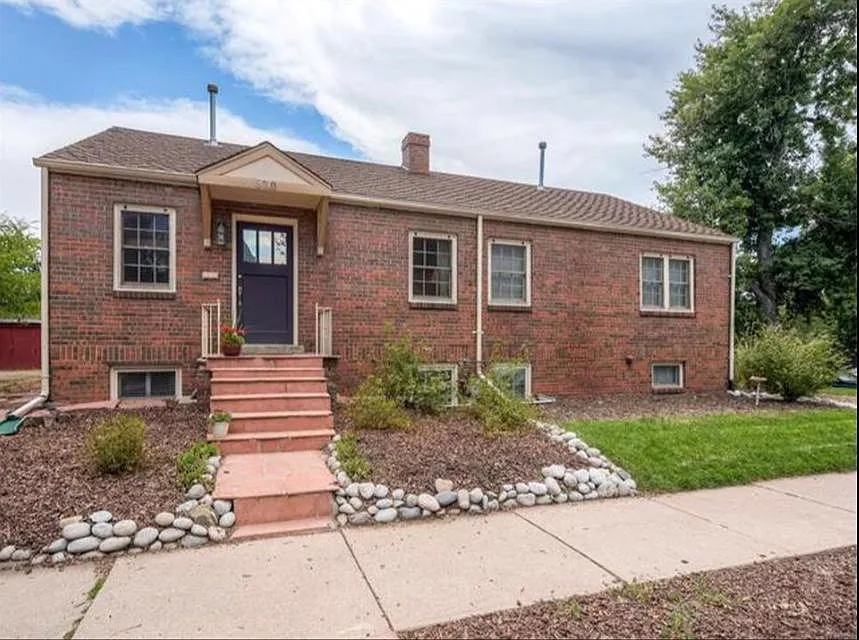 3 bed, 1232 sqft, $3,100 — Photo 1