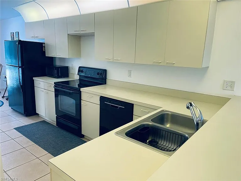 4410 Chantelle Dr #201H — Photo 18