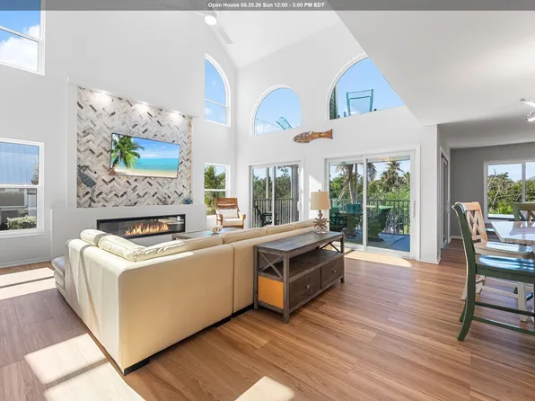 241 Violet Dr, Sanibel, FL 33957
