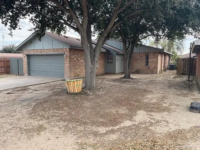 Building Photo - 2432 W Iris Ave