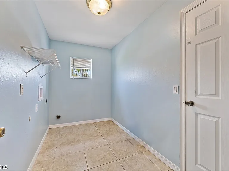 1240 NW 22nd Pl — Photo 33