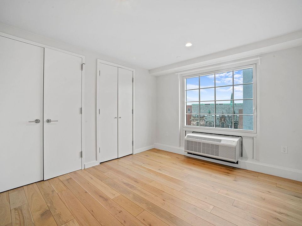 2nd image of 555 Waverly Ave APT 5T
