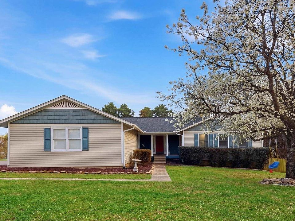 1st image of 104 Saralee Dr