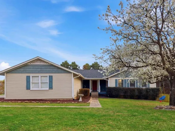 104 Saralee Dr, Huntsville, AL 35811