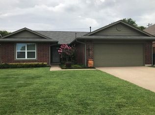 409 Bradgate Dr, Yukon, OK 73099