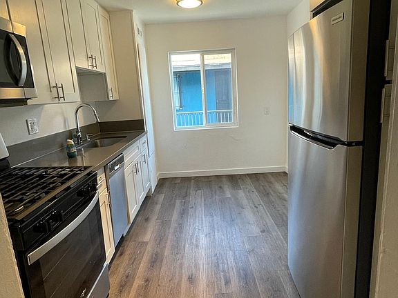 2nd image of 829 E 108th St #5