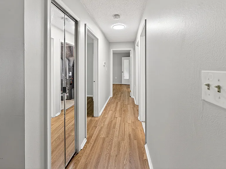Hallway to bedrooms