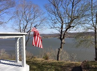 952 Apache Point Dr, Climax Springs, MO 65324