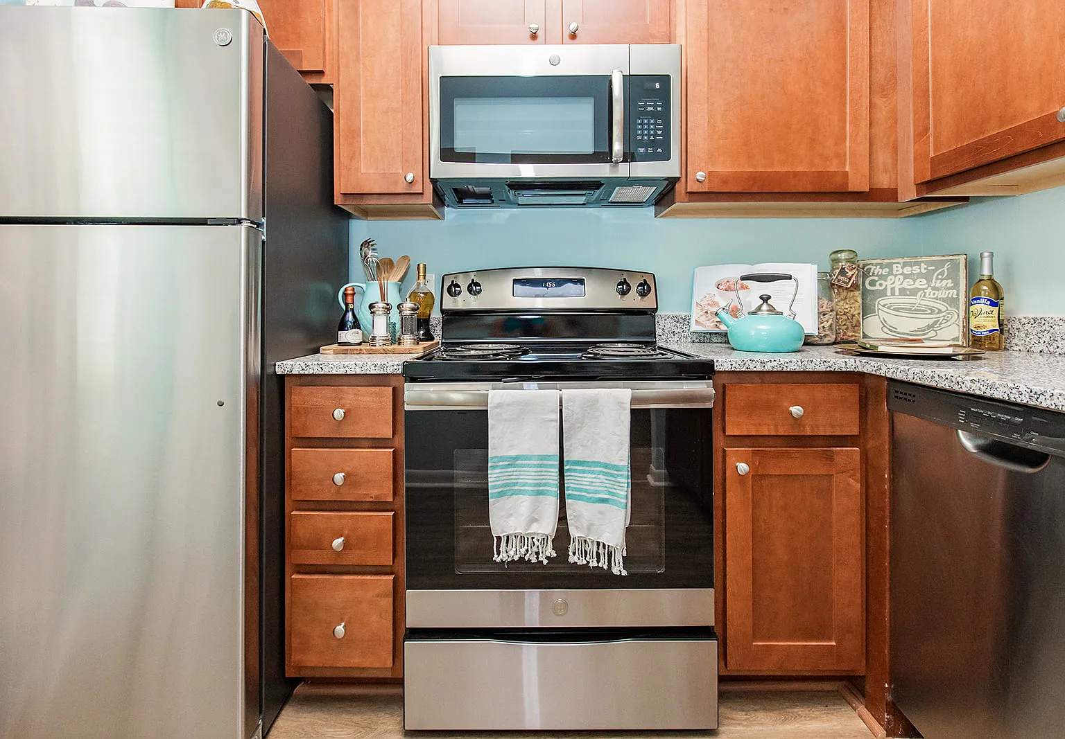 Riverscape Apartments — Photo 1