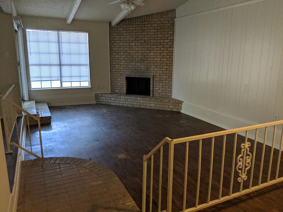 2nd image of 409 Sussex Dr