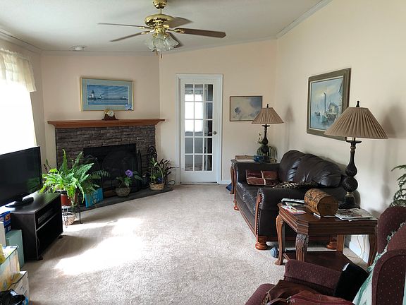 2nd image of 214 Golf Dr