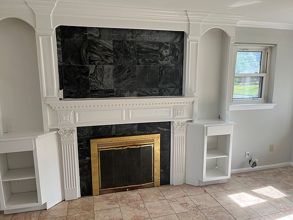 3rd image of 3206 Holly Hill Dr