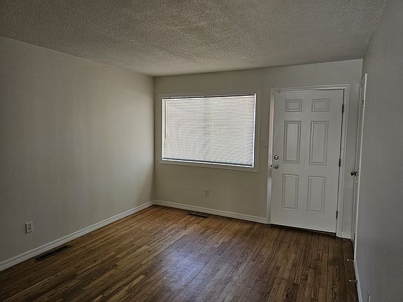 3rd image of 2825 Beacon St