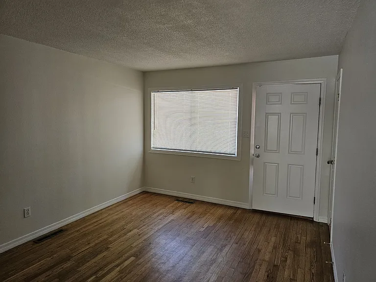 2825 Beacon St — Photo 3