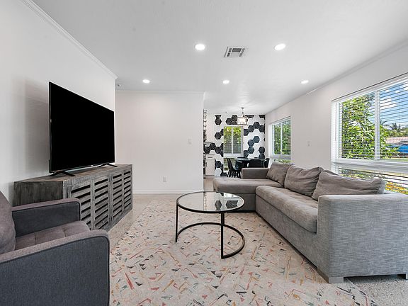 4th image of 657 NW 30th Court