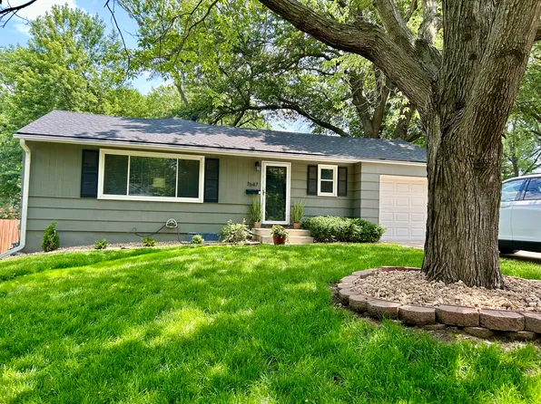 7647 Walmer St, Prairie Village, KS 66204