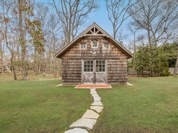 129 Tyrone Dr, East Hampton, NY 11937