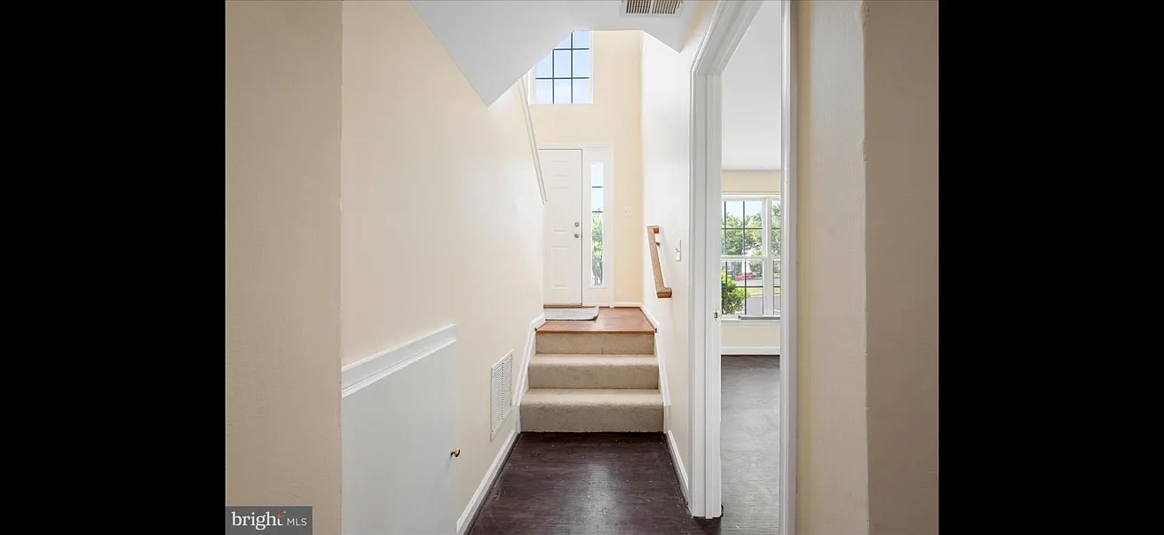 4 bed, 3.5 bath, 2280 sqft, $2,495 — Photo 3