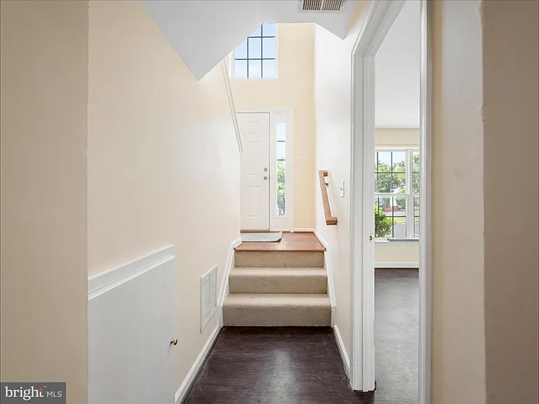 303 Pendleton Ln — Photo 3
