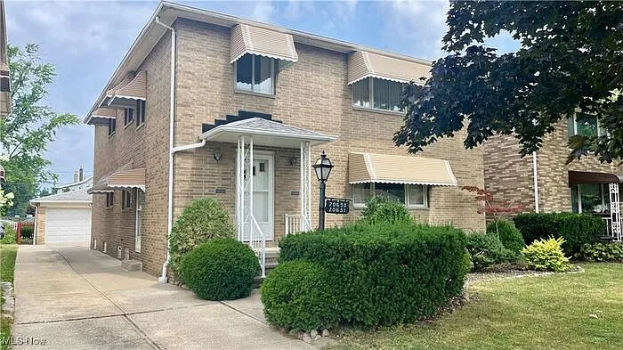 20653 Lake Shore Blvd photo 1