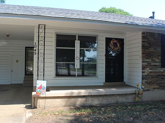 3rd image of 1043 Mendenhall Cv