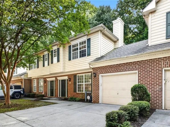 5877 Echingham Dr, Virginia Beach, VA 23464