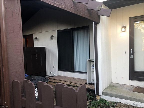 3rd image of 3483 Villa Casa Ct
