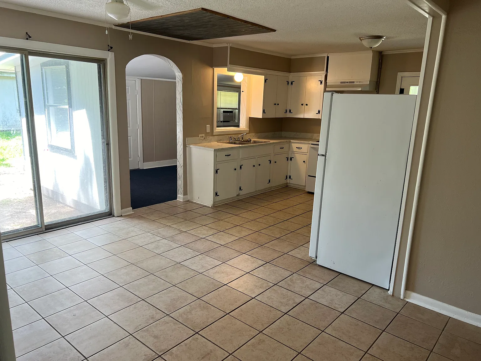 605 Eason Pl — Photo 2