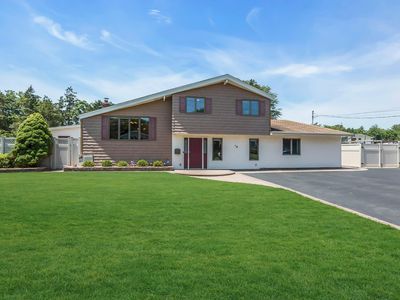 18 Cloverdale Drive, Oakdale, NY, 11769